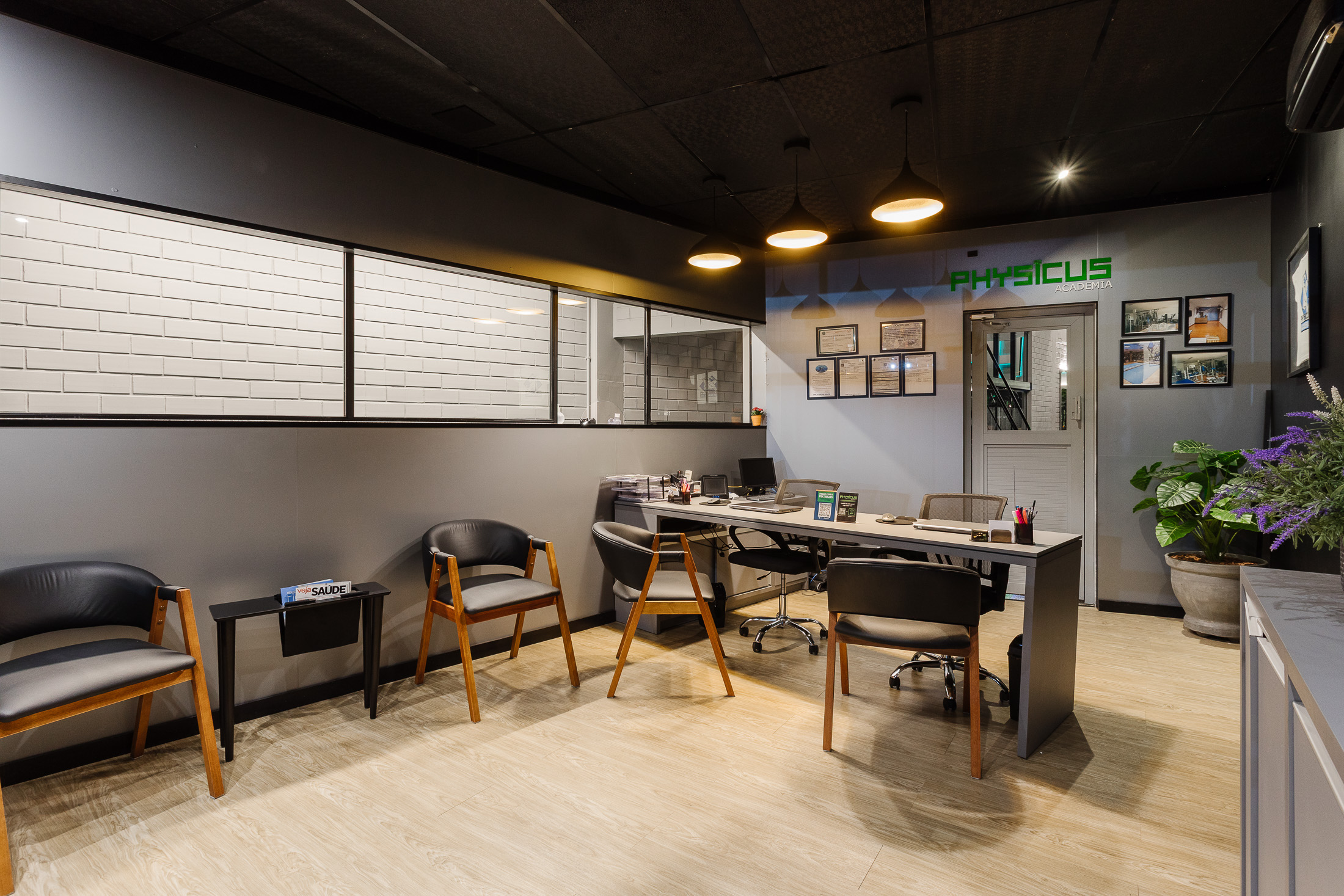 Sala de recepção e atendimento da Physicus